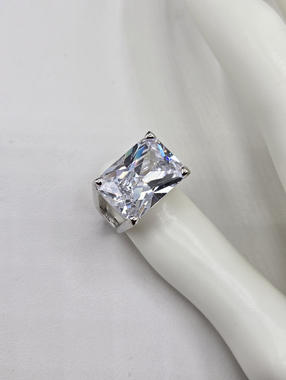 Swarovski Crystal Elements Silver Statement Ring Size 6 East West Design Prom - Picture 7 of 7